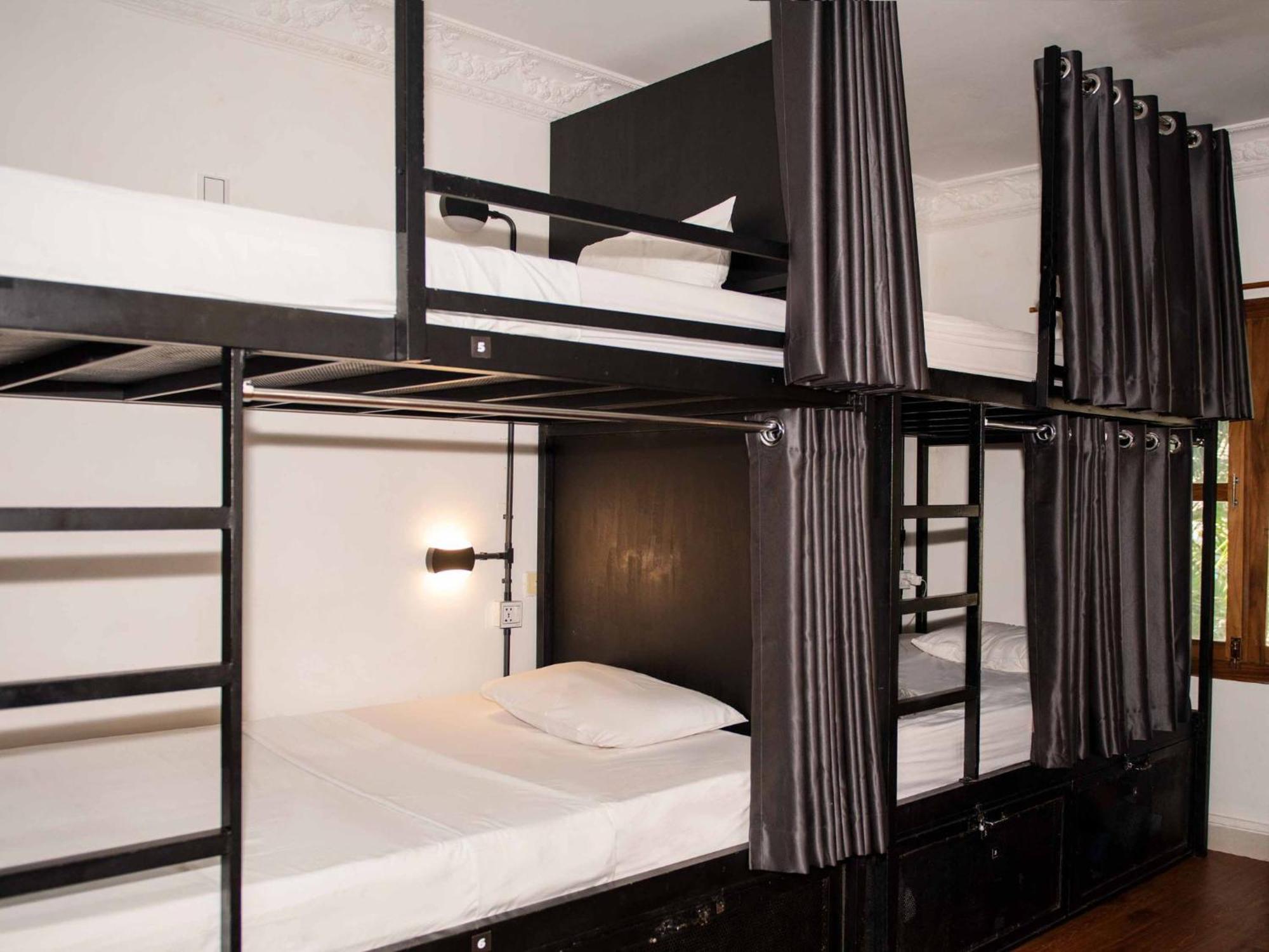 Hostel Mad Monkey *